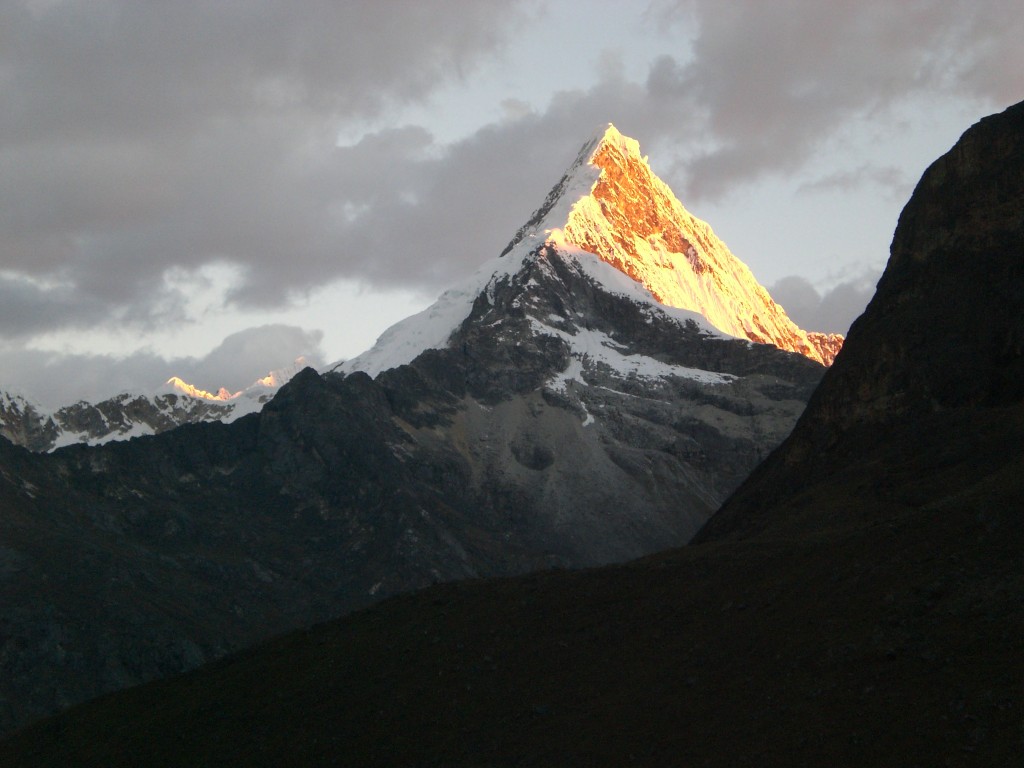 Paramount mountain. Гора Парамаунт. Гора Артесонраху. Гора из Парамаунт Пикчерз. Paramount: величественная гора.